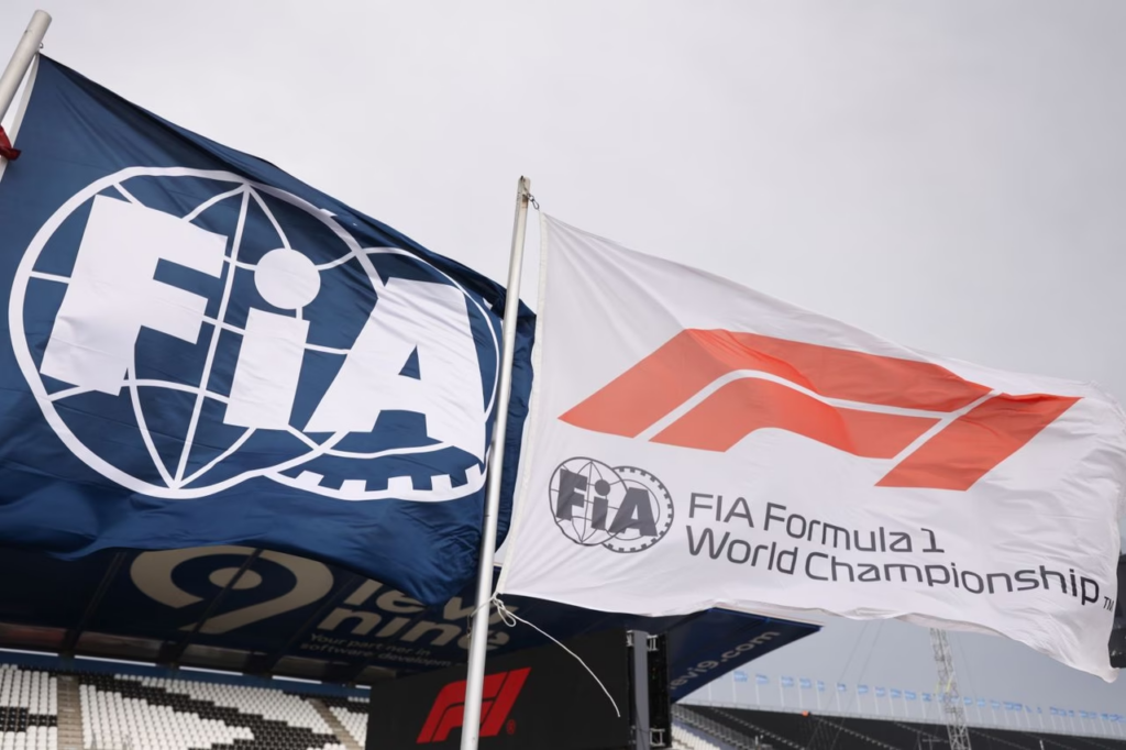 FIA отменила нейтральный статус для российских гонщиков