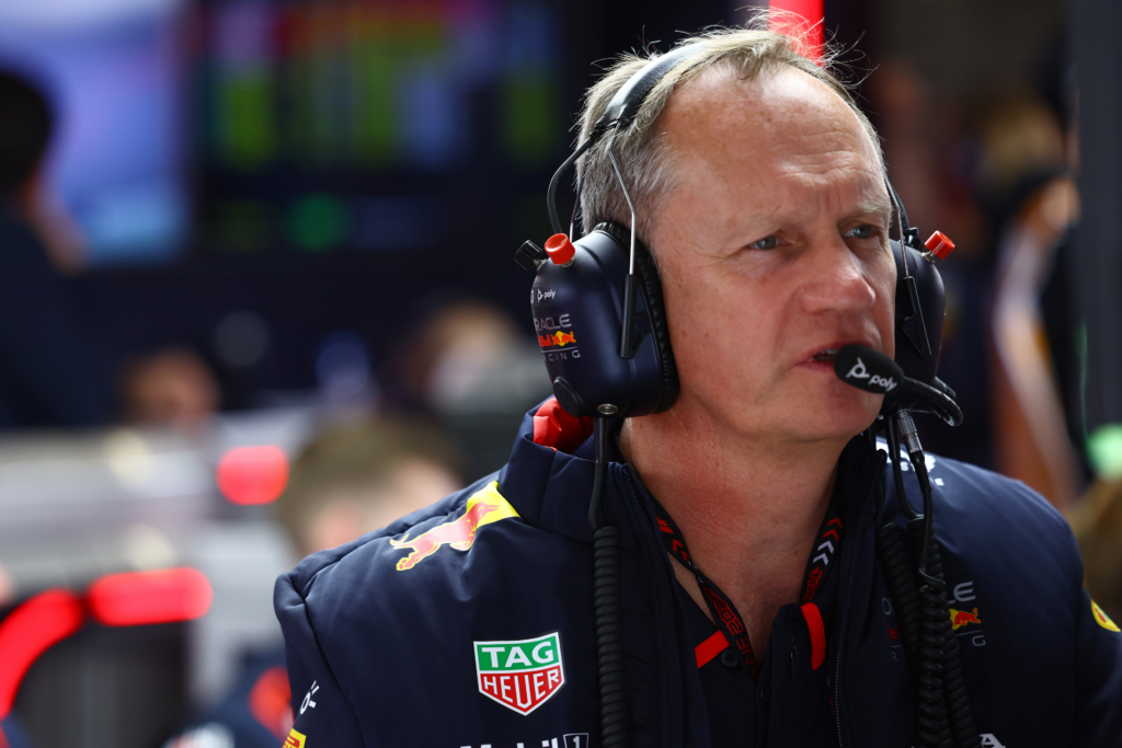 Red Bull выиграла кадровую битву с Cadillac за Пола Монагана